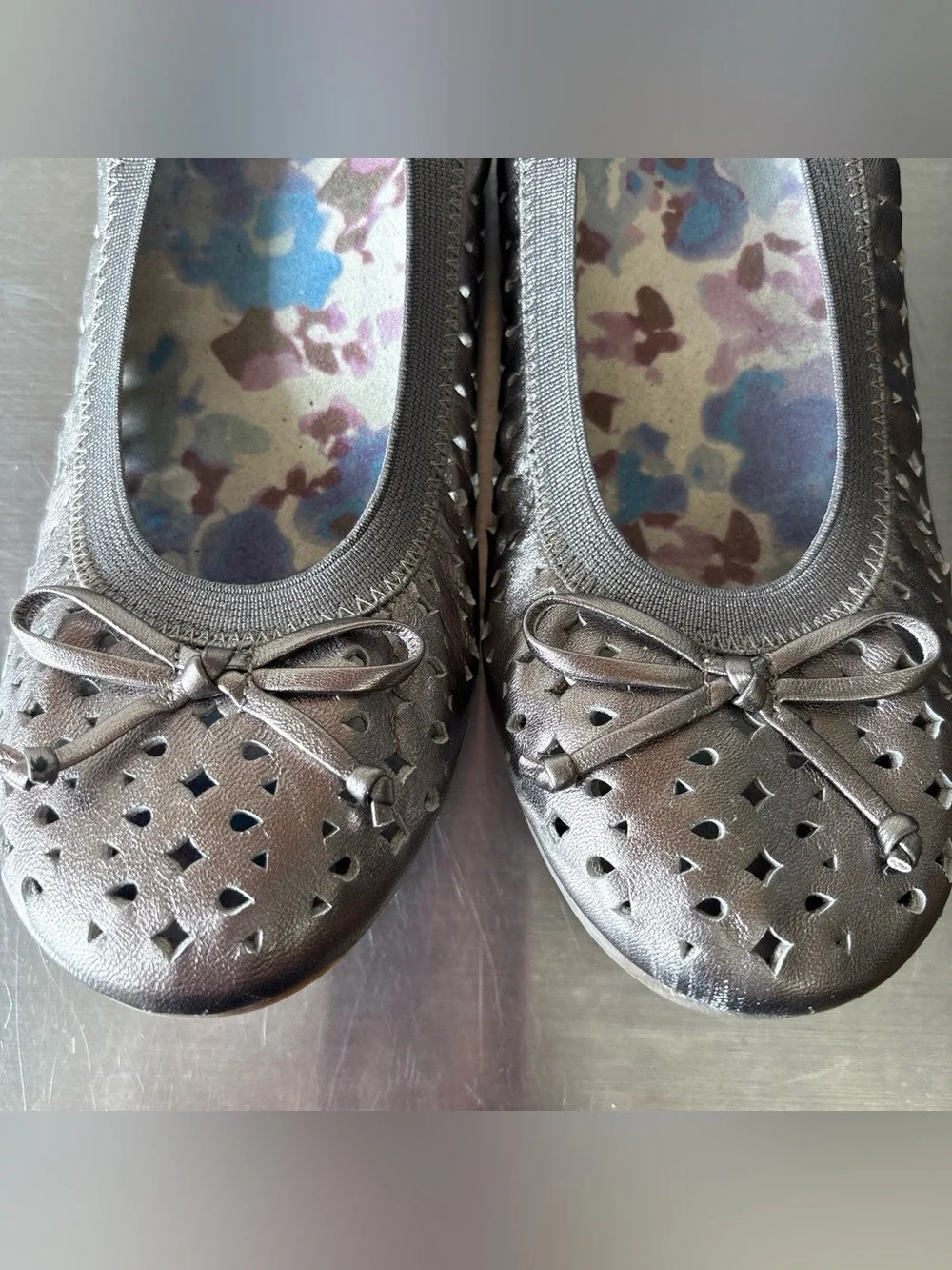 Vionic Surin Metallic Silver Perforated Leather Ballet Flats✨
